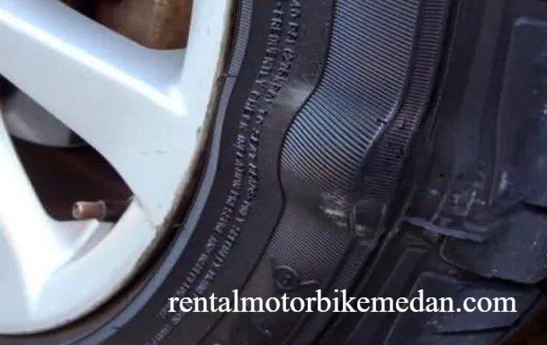 Tanda Ban Mobil Harus Diganti